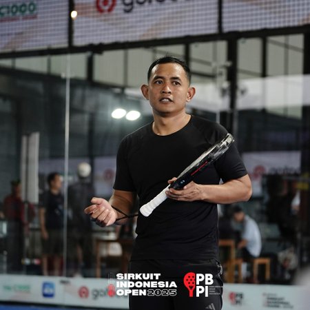 Ari Saputra padel coach