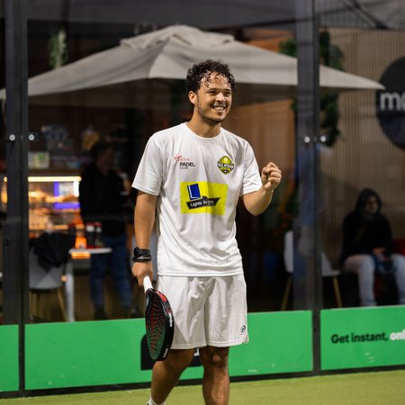 Dyllon Isaacs padel coach
