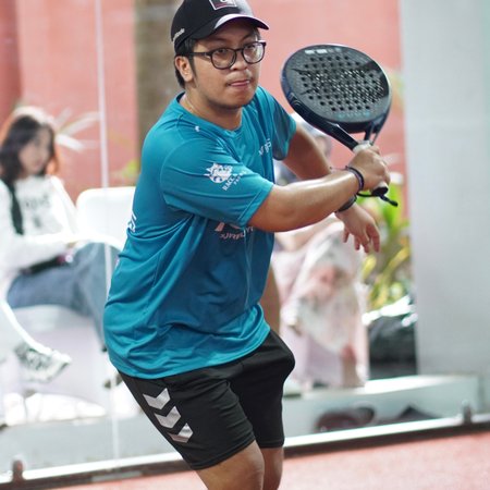 Jeremy Simajuntak padel coach